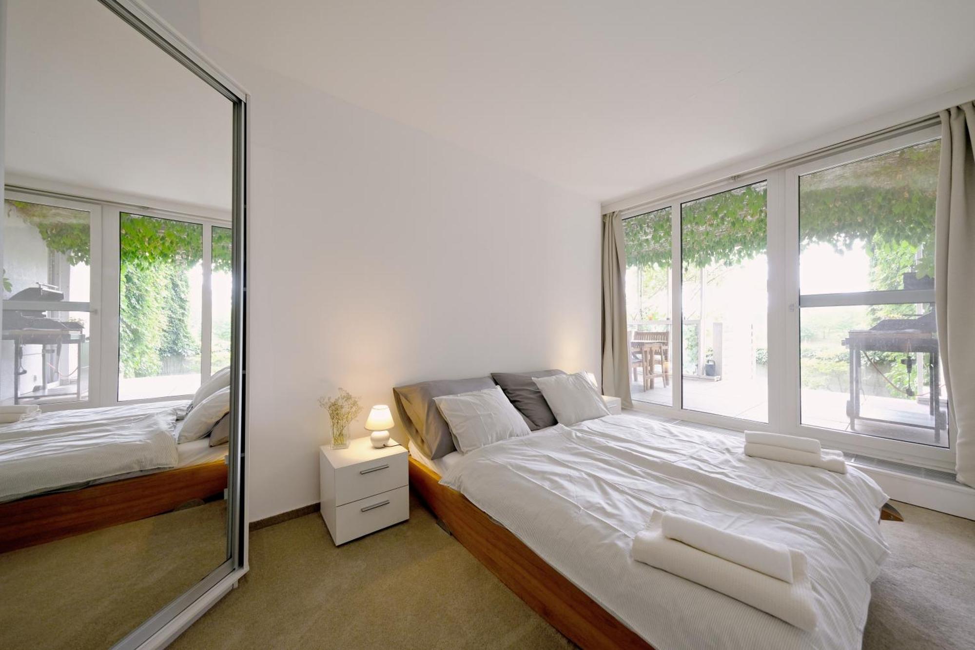Vida Prostorny 220 M2 3br S Krbem A Zahradou, Idealni Pro Rodiny פראג