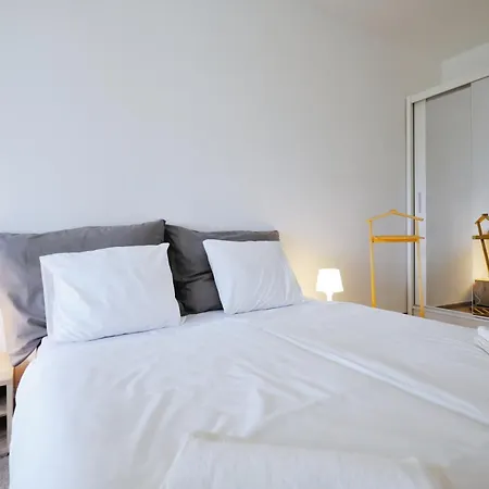 Vida Prostorny 220 M2 3Br Apartman S Krbem A Zahradou, Idealni Pro Rodiny Prague Exterior photo