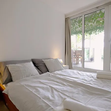 Vida Prostorny 220 M2 3Br Apartman S Krbem A Zahradou, Idealni Pro Rodiny Prague Exterior photo