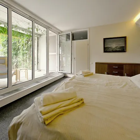 Vida Prostorny 220 M2 3Br Apartman S Krbem A Zahradou, Idealni Pro Rodiny Prague Exterior photo